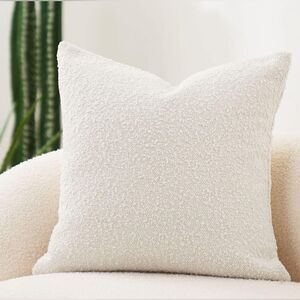 DOMVITUS Off White Boucle Pillow Cover. 18 x 18. Brand New